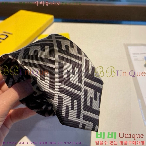 # ̷ Ÿ 8FE249242-6