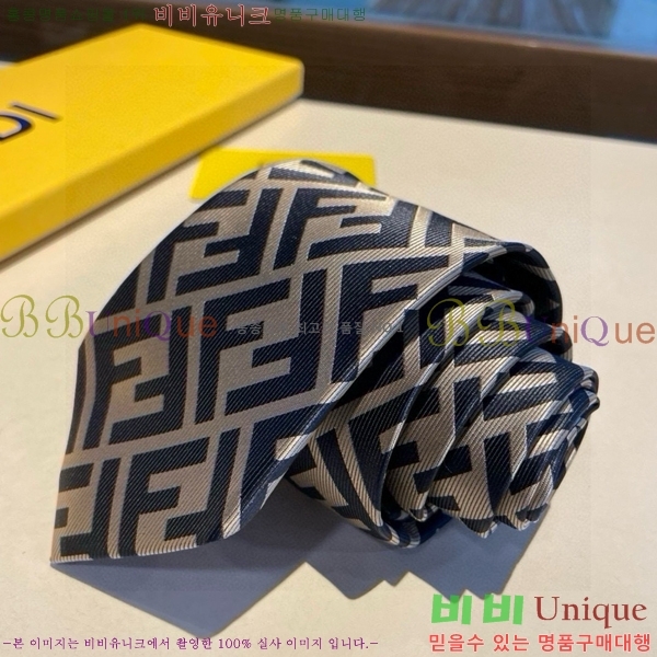 # ̷ Ÿ 8FE249242-7