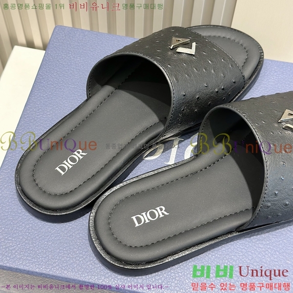   / D945671-4