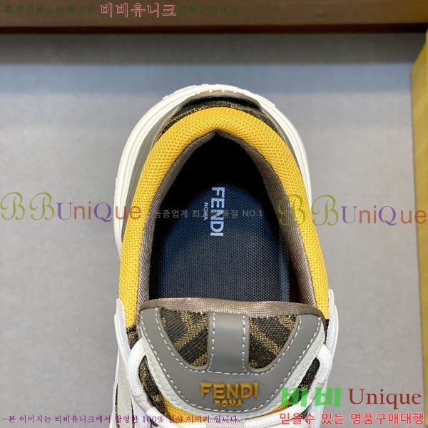   Ŀ F8560032-4