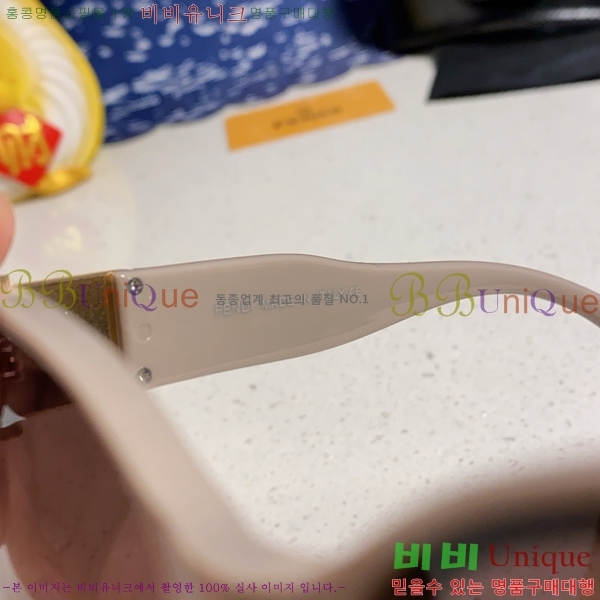  ۶ F924702-3